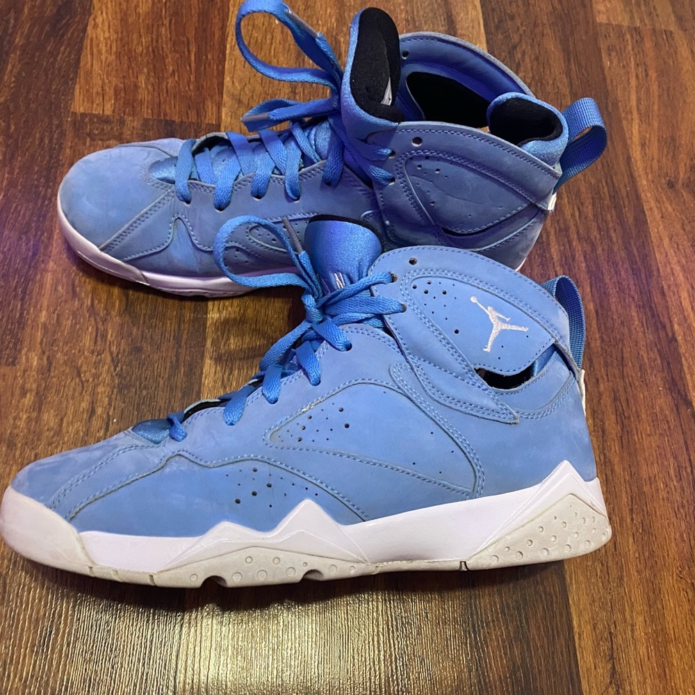 2017
Air Jordan 7 Retro 'Pantone'